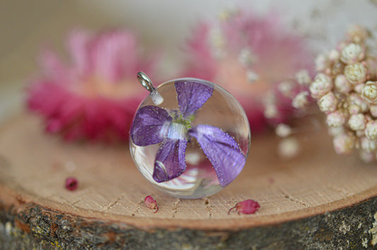 Wallflower necklace 2.4 cm.