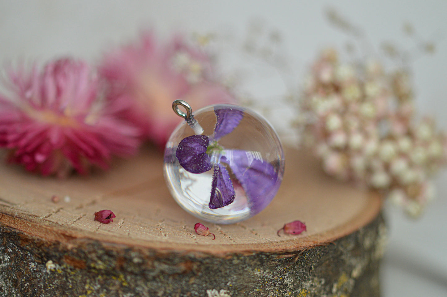 Wallflower necklace 2.4 cm.