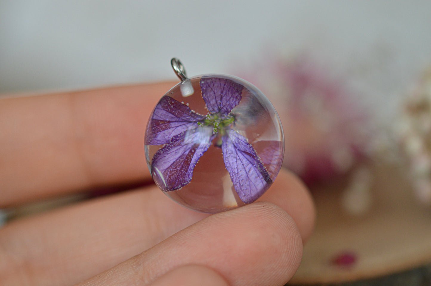 Wallflower necklace 2.4 cm.