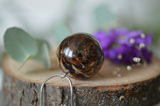 Pinecone necklace 2 cm.