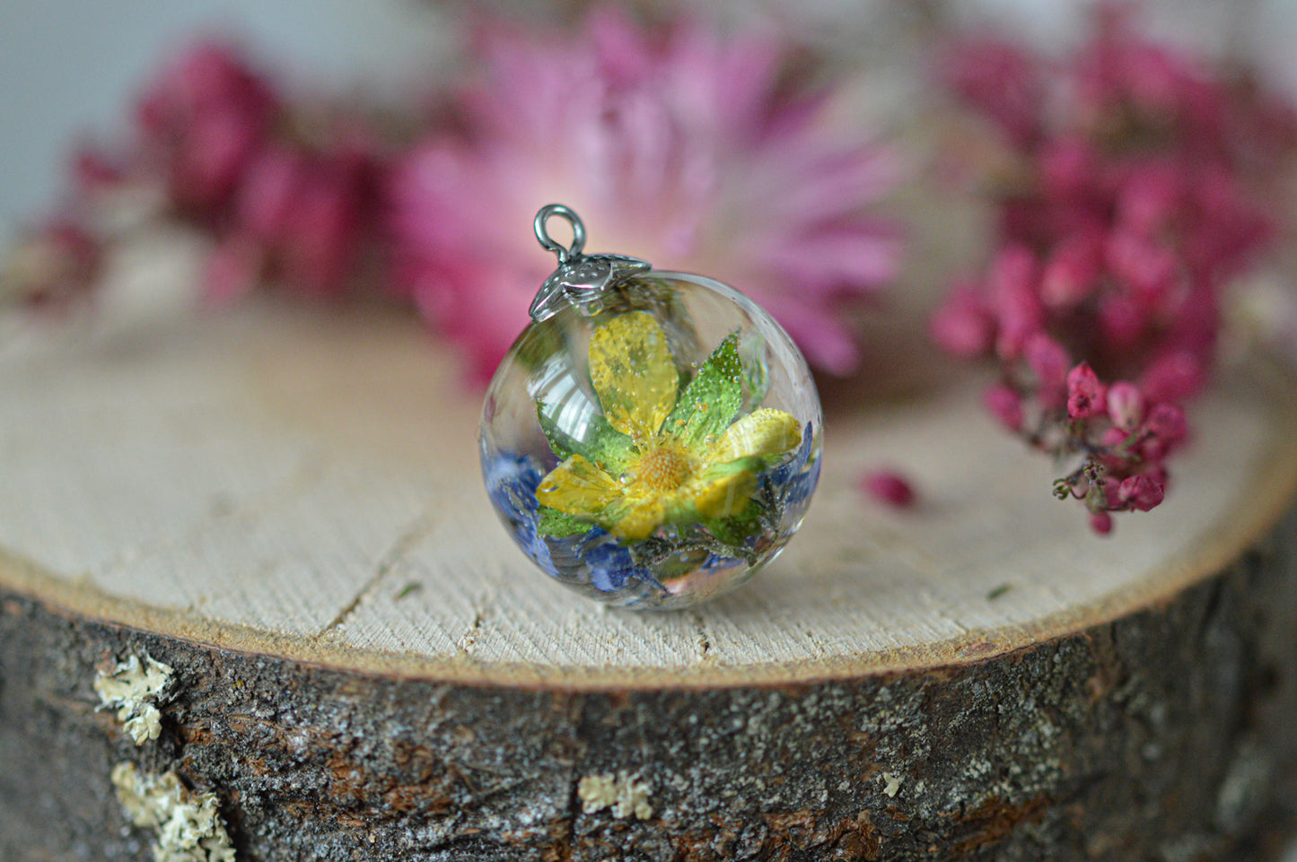 Natural flowers necklace