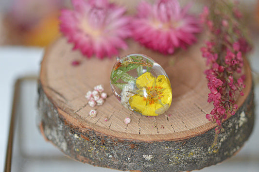 Spring potentilla necklace