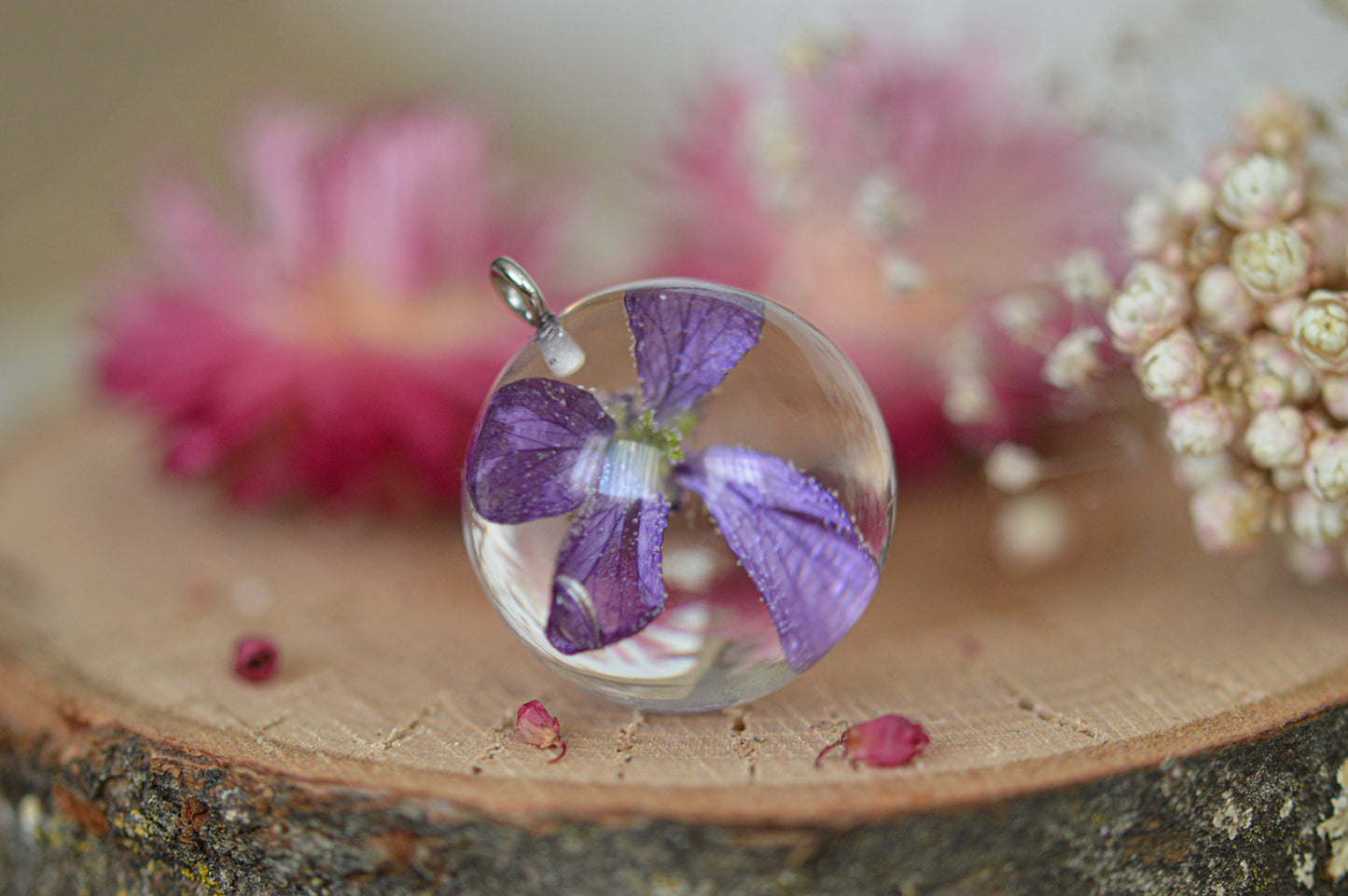 Wallflower necklace 2.2 cm.