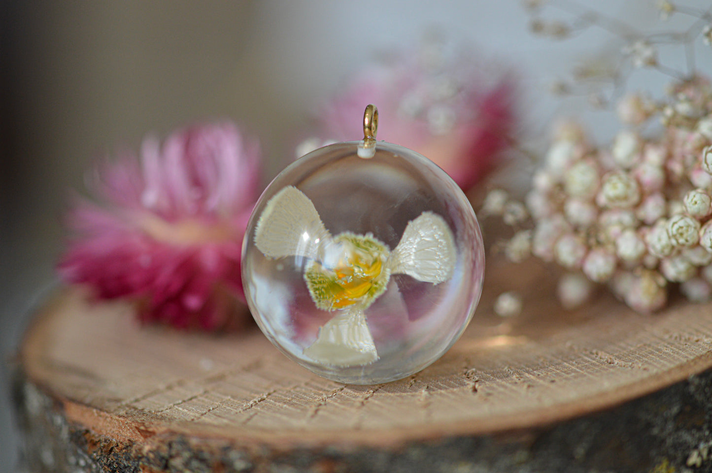 Gold-plated snowdrop necklace 2.4 cm.