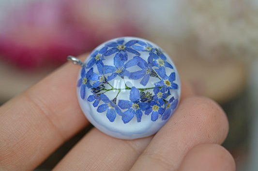 Forget-me-not white necklace