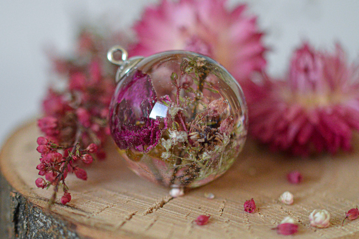 Necklace with natural flowers