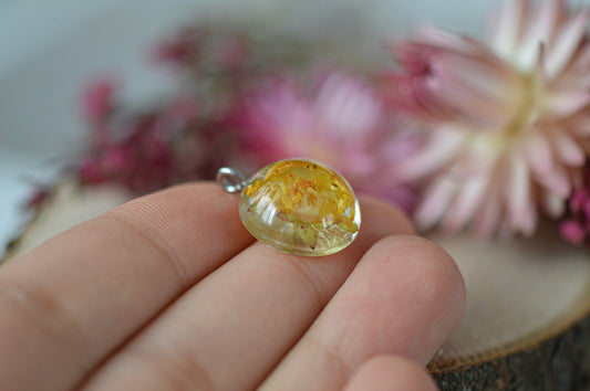 Potentilla mini necklace