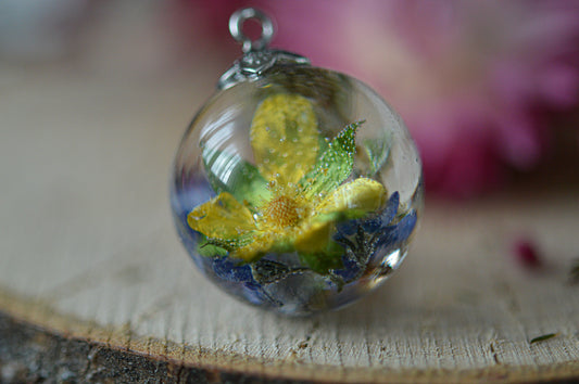 Natural flowers necklace