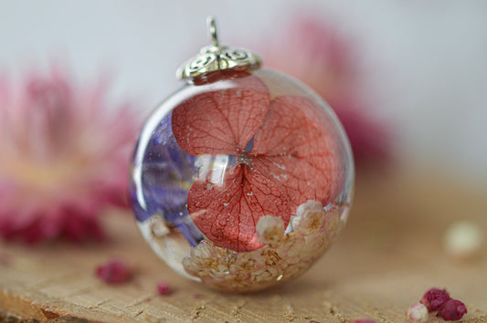 Double-sided necklace with real flowers