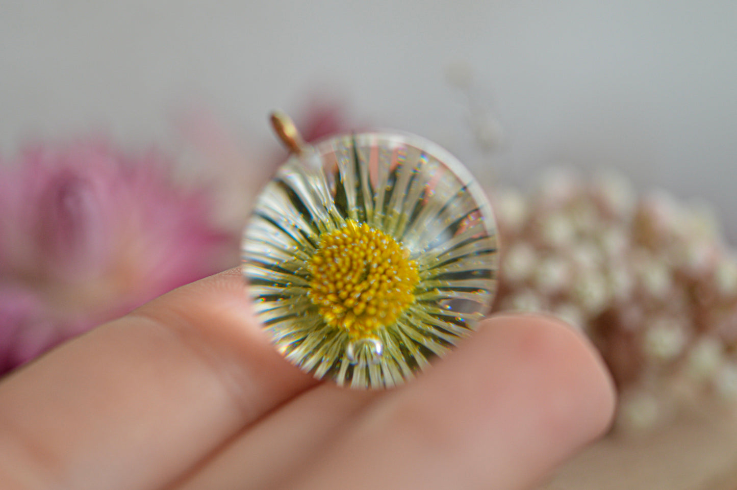 Gold-plated daisy necklace 2 cm.