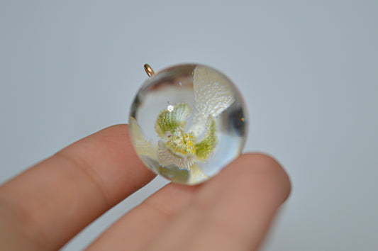 Gold-plated snowdrop necklace 2.2 cm.