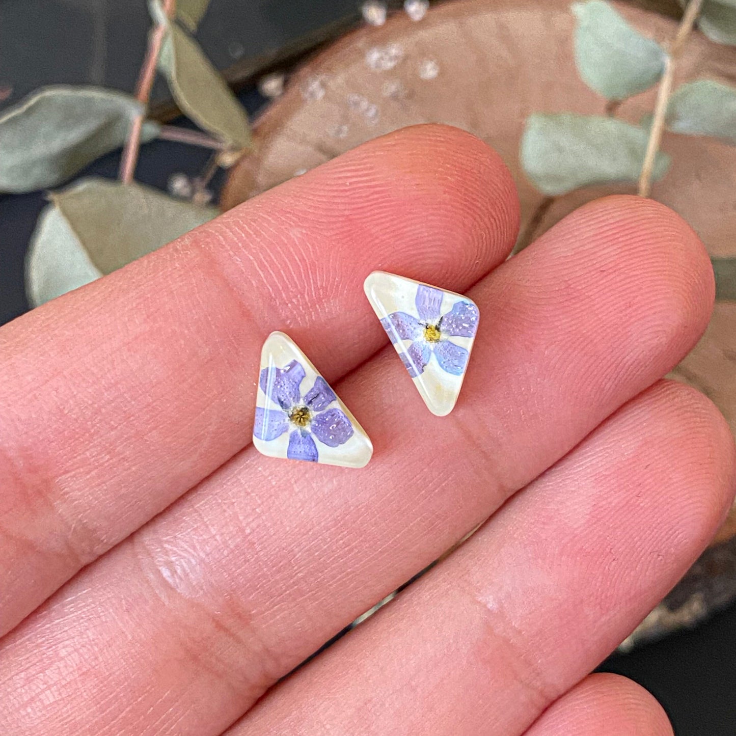 Forget-me-not triangle stud earrings