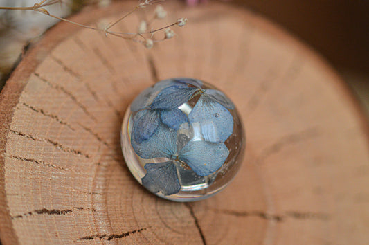 Brooch with a real hydrangea