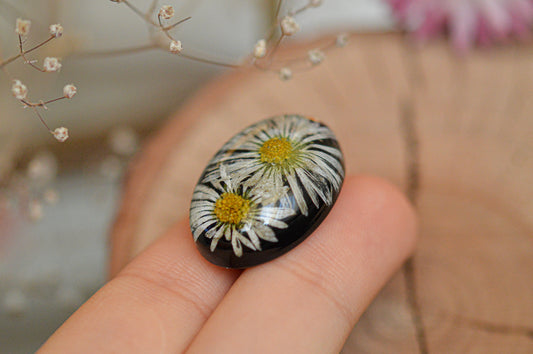 Daisy brooch