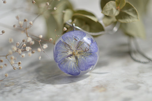 Meadow cranesbill necklace