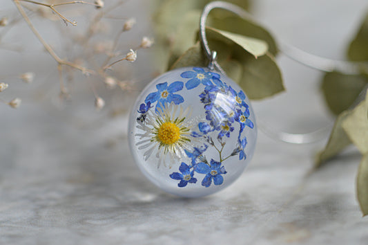 Summer floral necklace with daisy