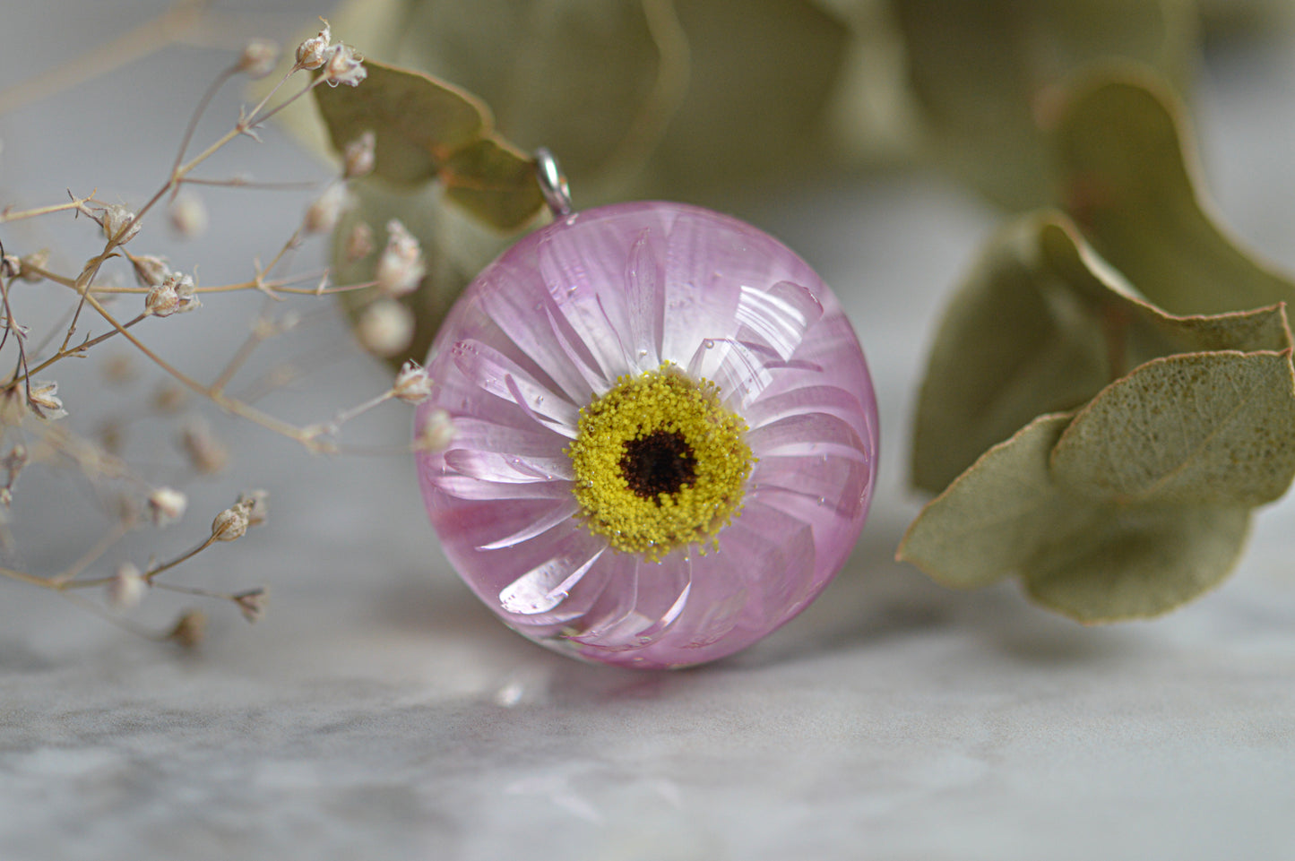 Paper daisy necklace