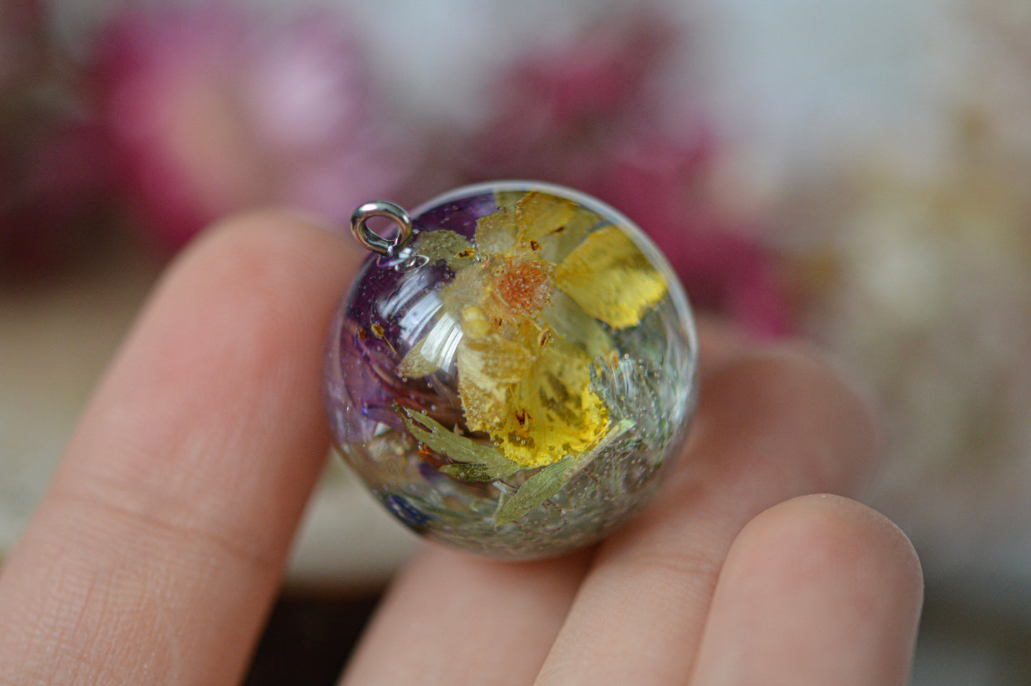 Autumn necklace with flowers