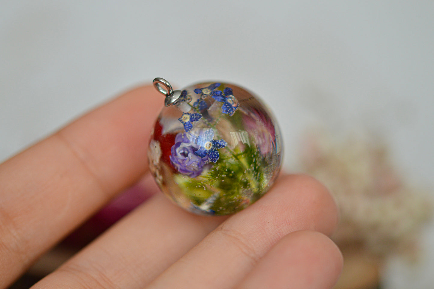 Necklace with real flowers and moss