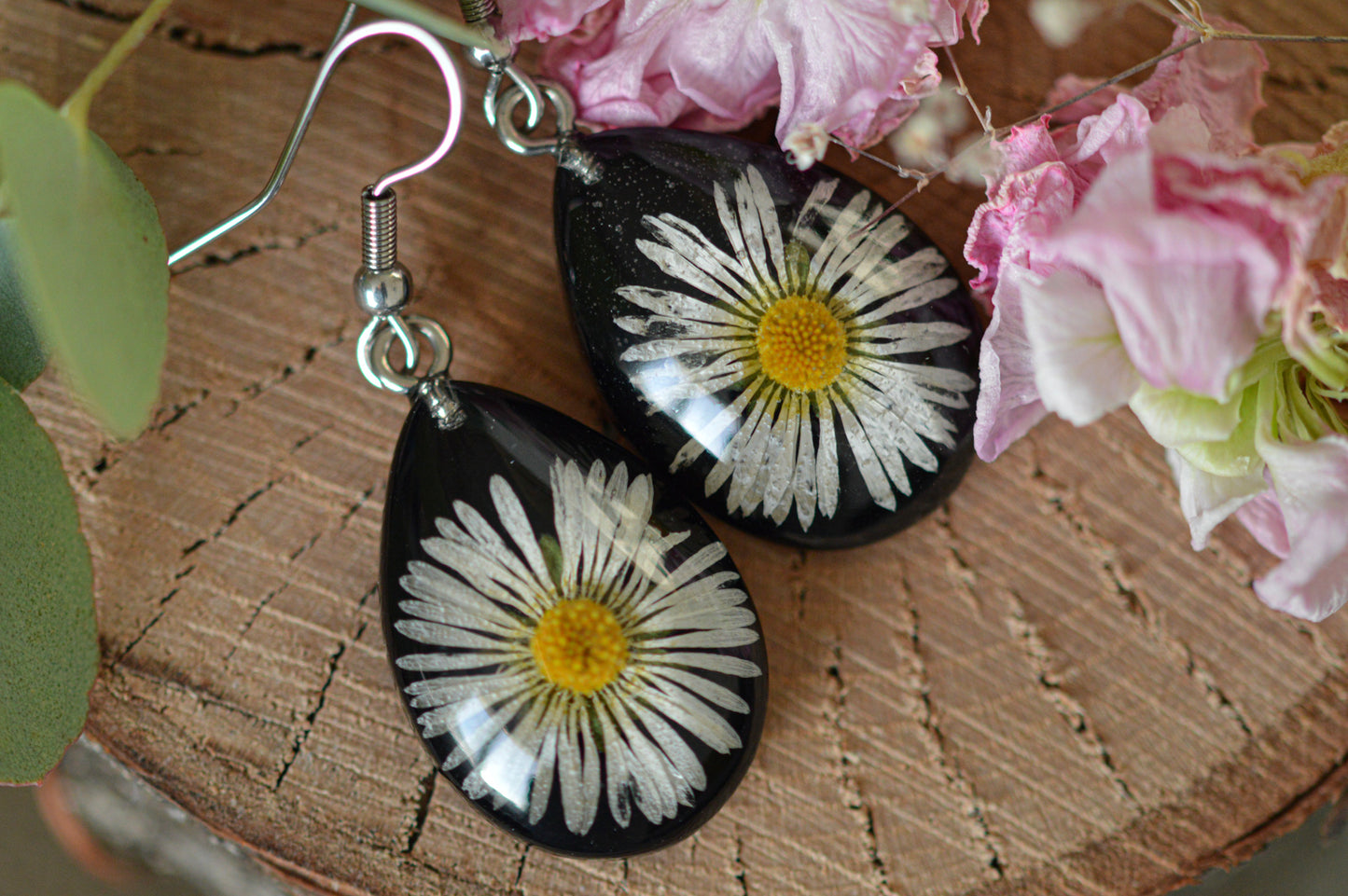 Black drop daisy earrings