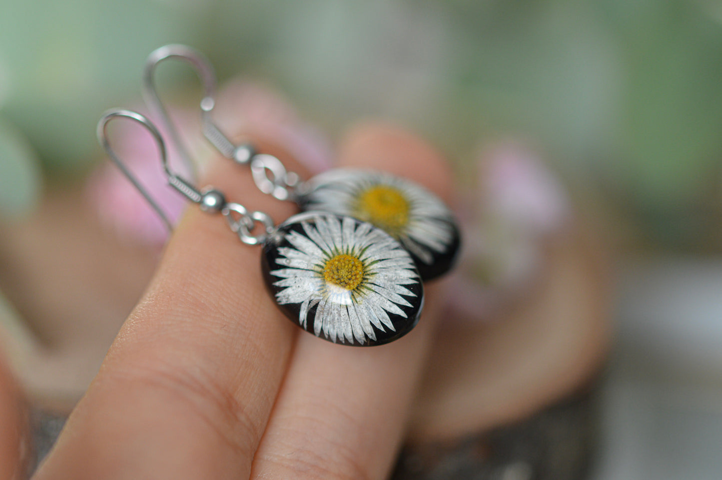 Black oval daisy earrings