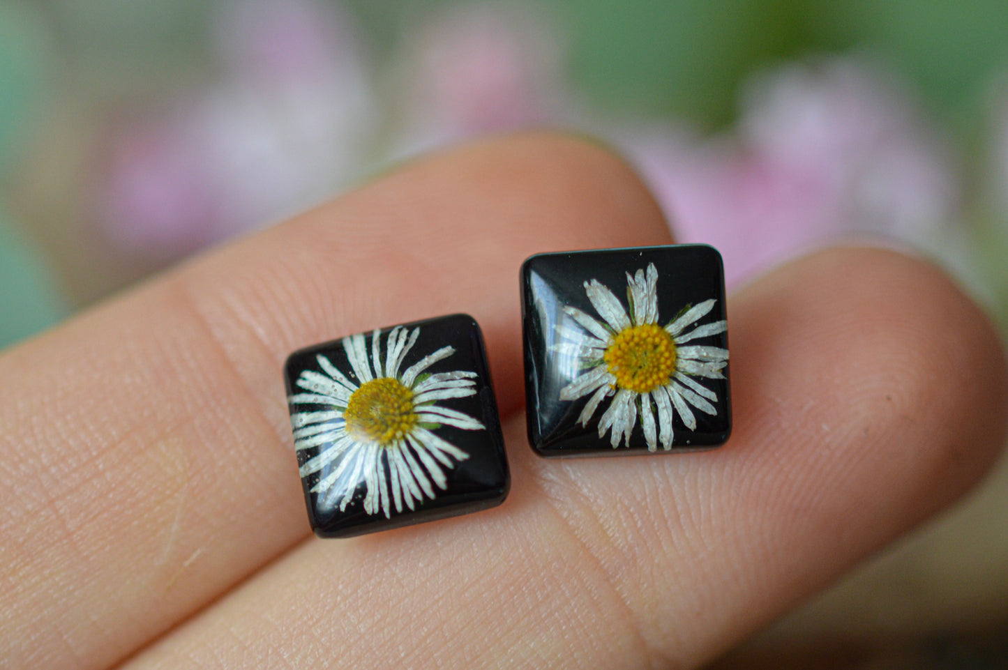 Daisy square stud earrings