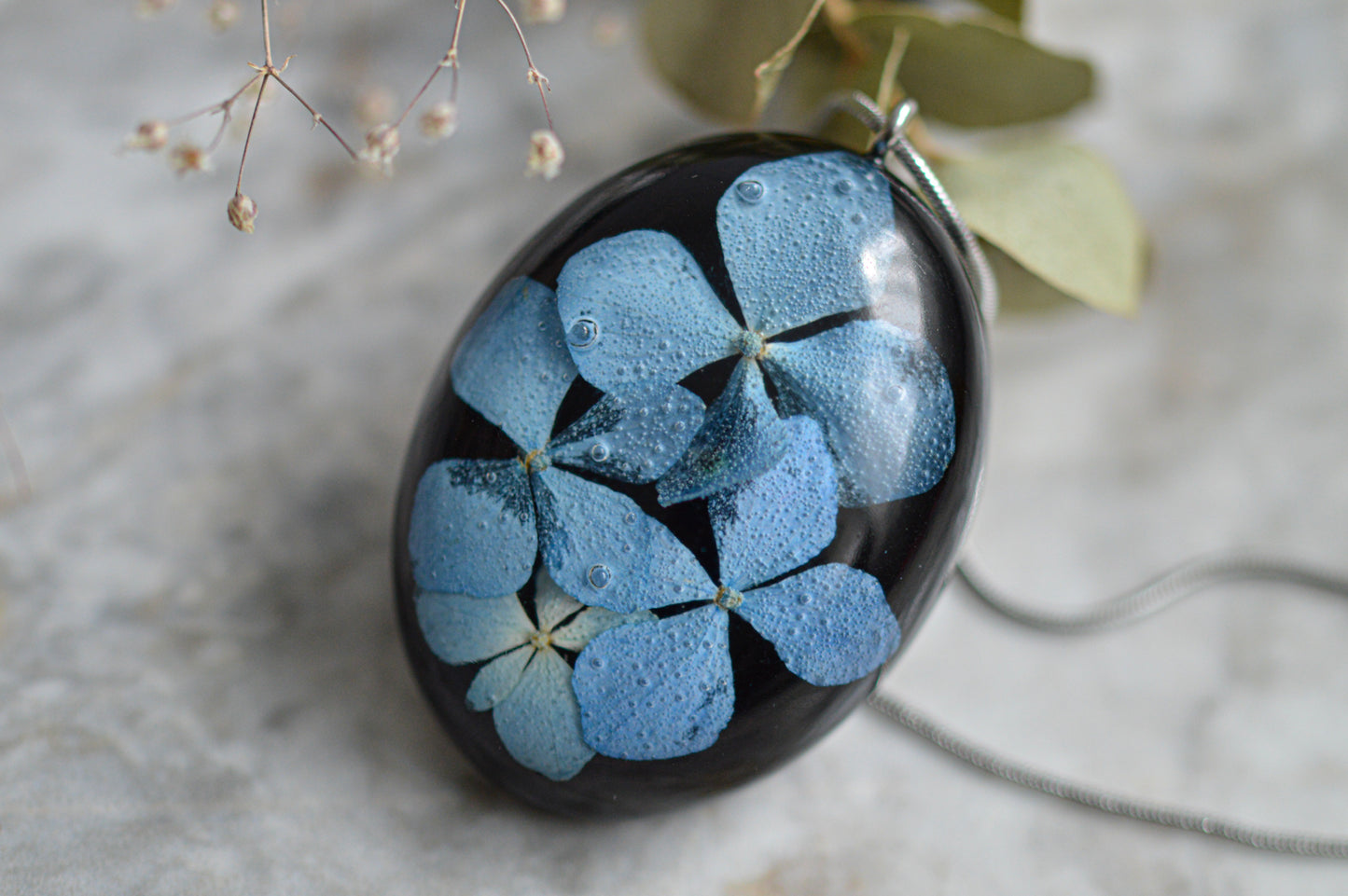 Hydrangea oval necklace