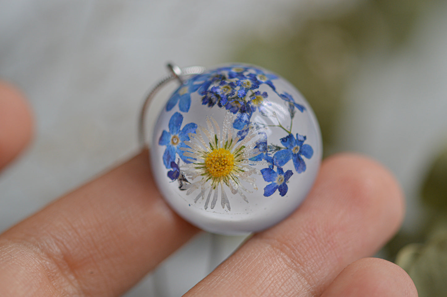 Summer floral necklace with daisy