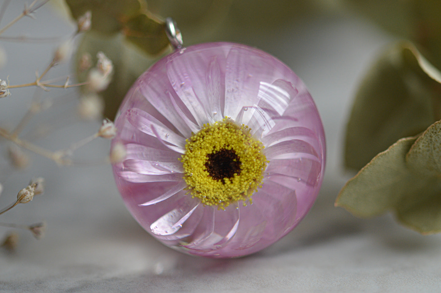 Paper daisy necklace