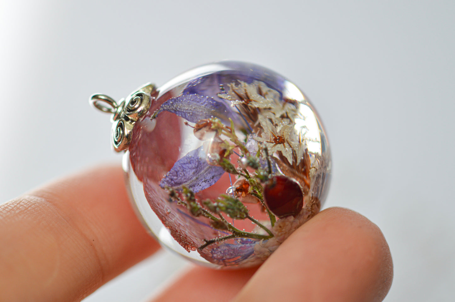 Double-sided necklace with real flowers