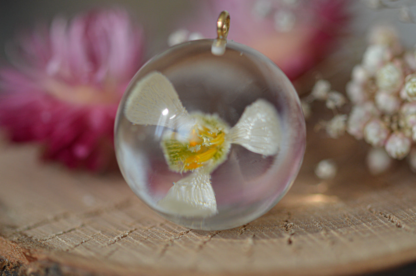 Gold-plated snowdrop necklace 2.4 cm.