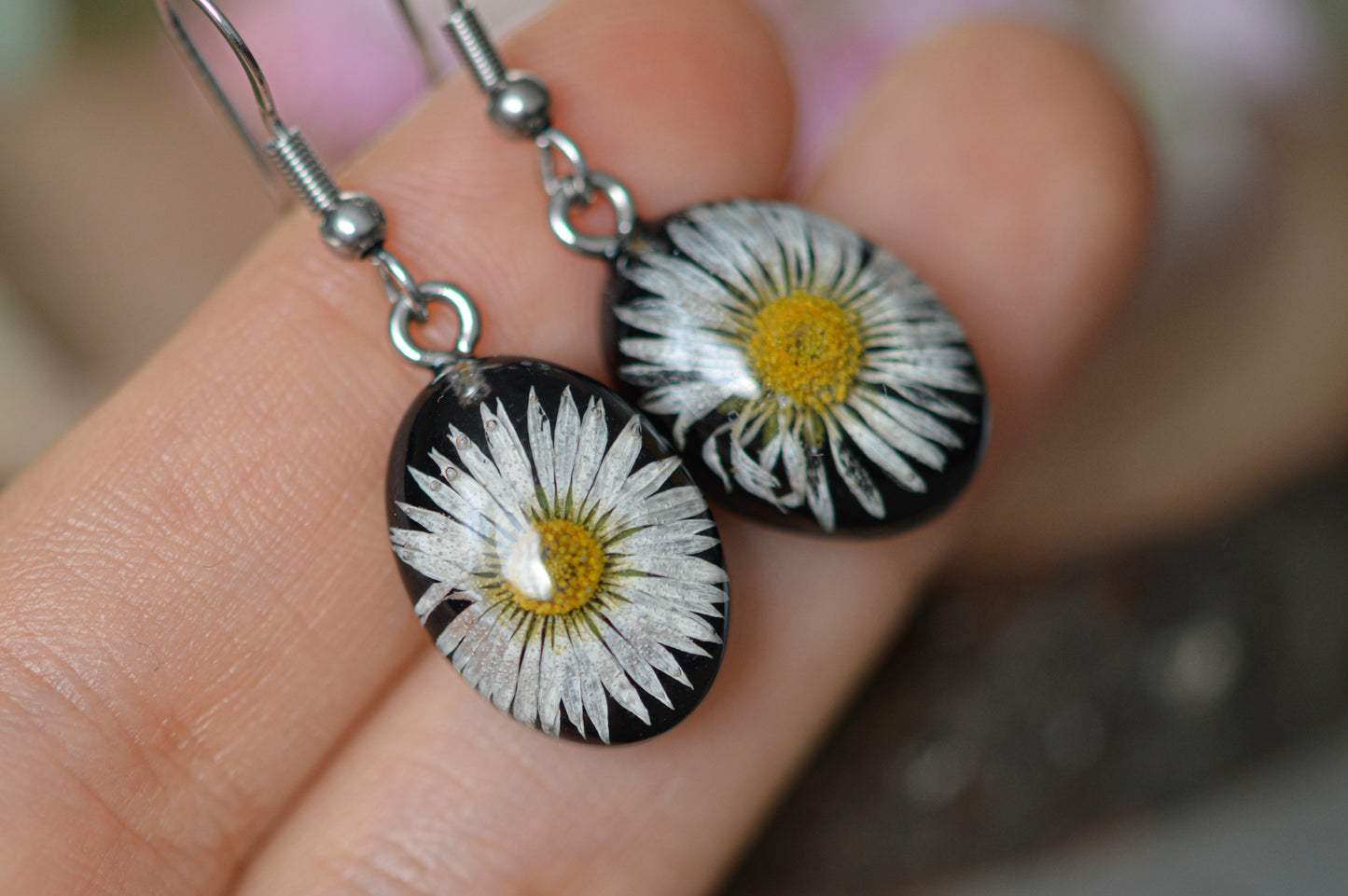 Black oval daisy earrings