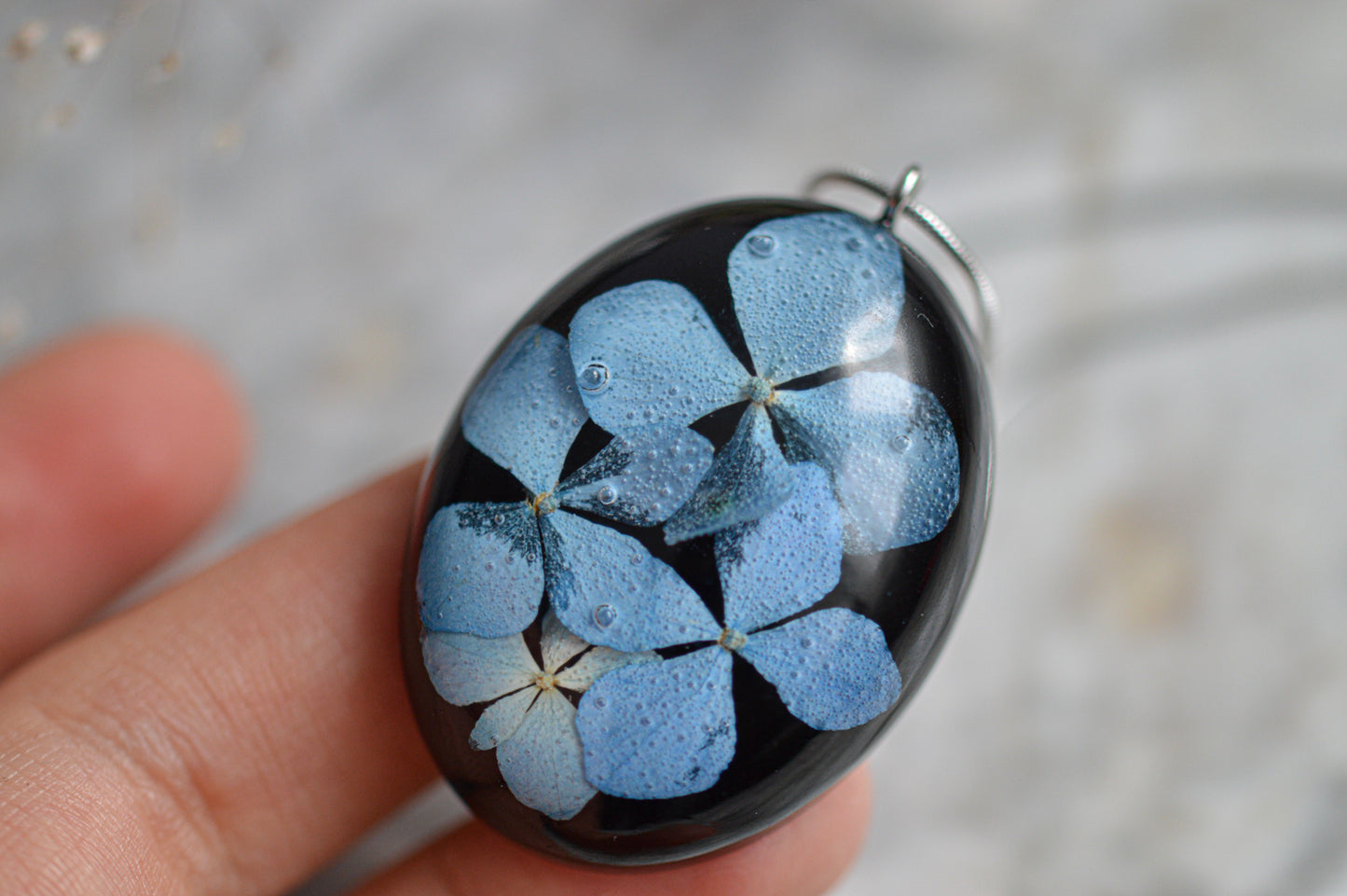 Hydrangea oval necklace