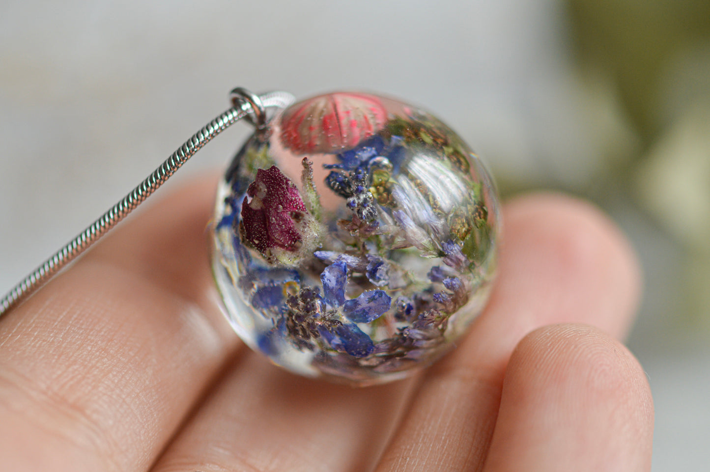 Necklace with real flowers