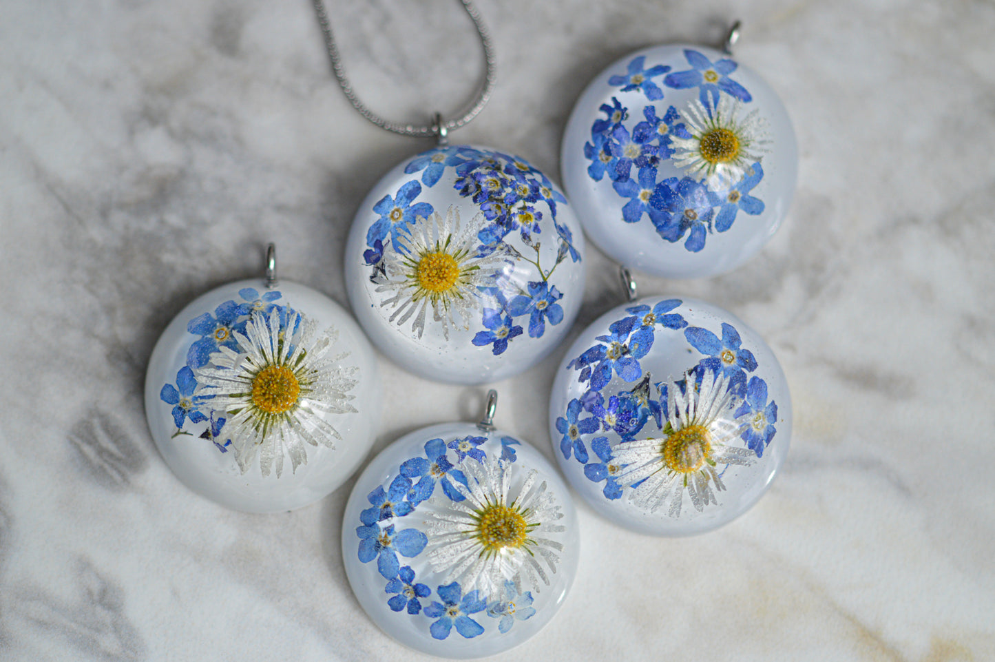 Summer floral necklace with daisy