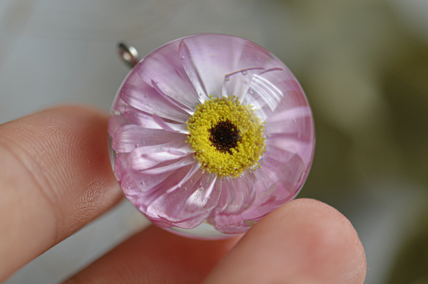 Paper daisy necklace