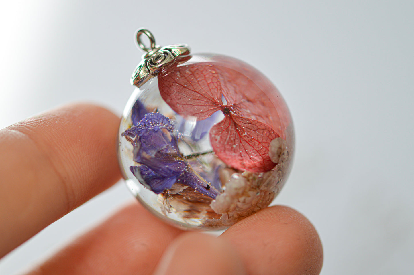 Double-sided necklace with real flowers