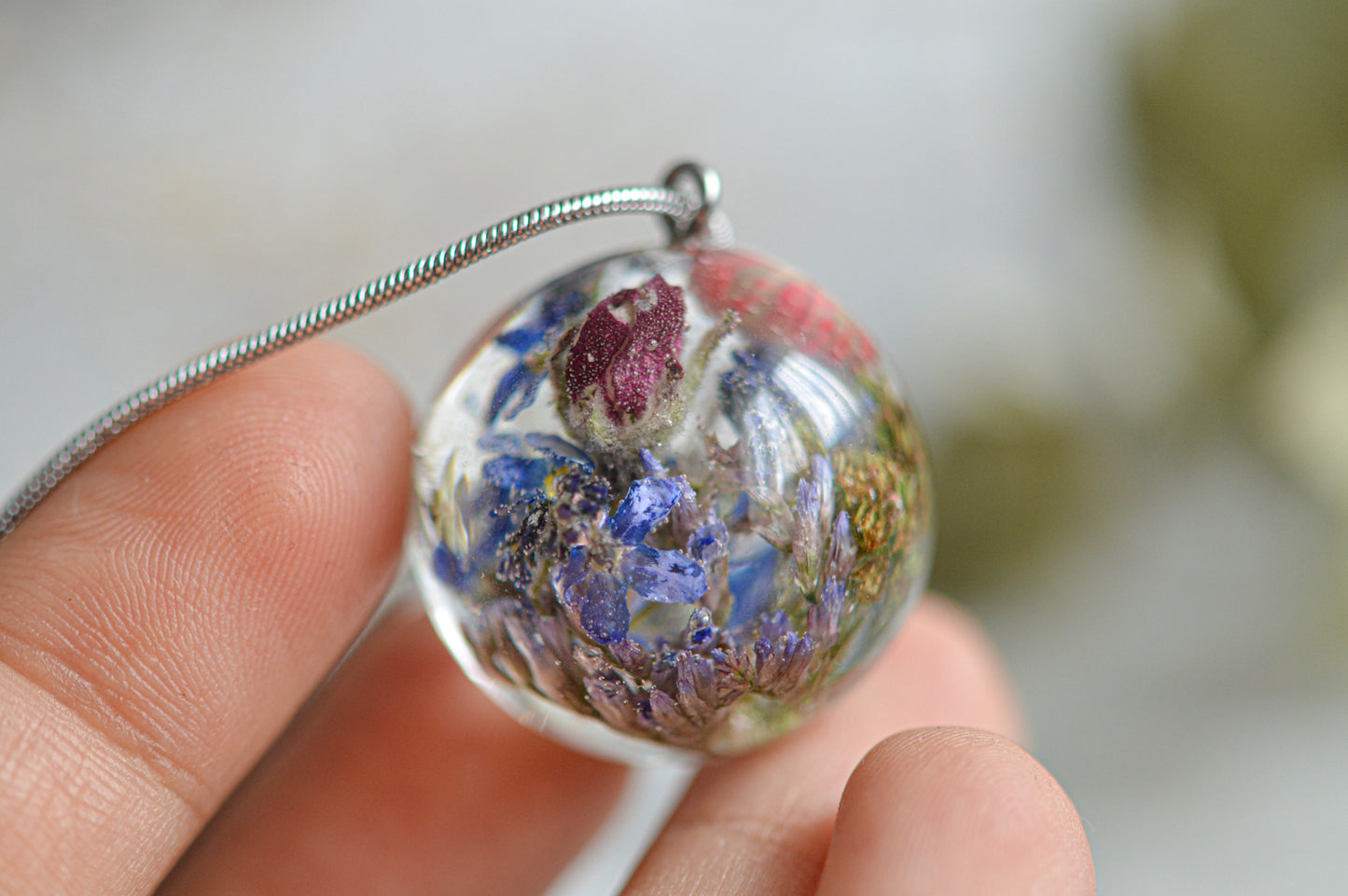 Necklace with real flowers