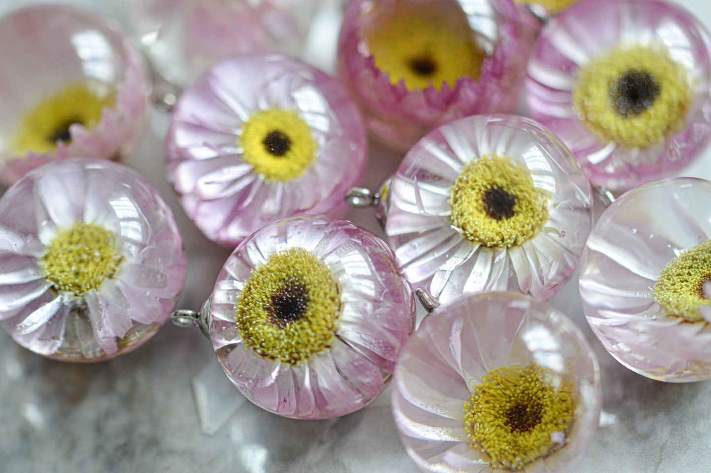 Paper daisy necklace