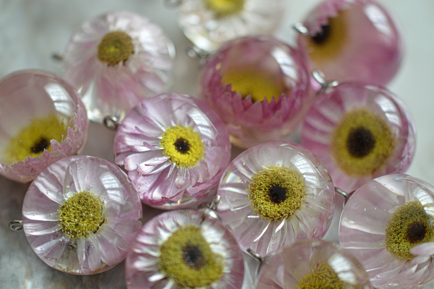 Paper daisy necklace